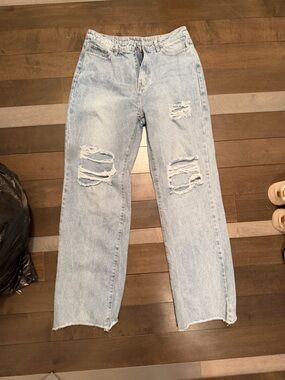 Light Wash Distressed Women’s Jeans